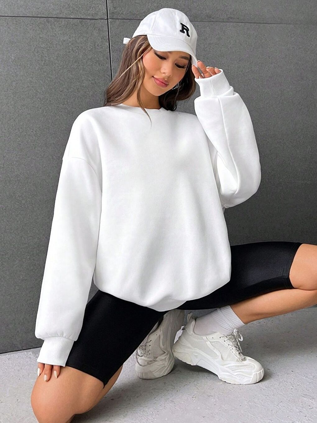 Kadın Beyaz Baskısız Oversize Bisiklet Yaka Sweatshirt