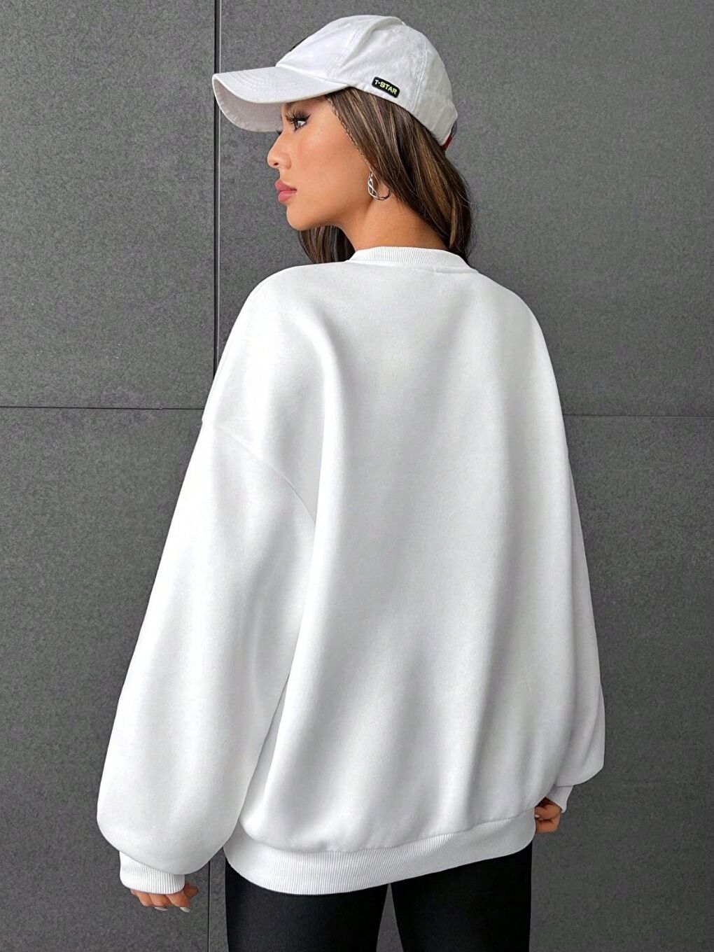 Kadın Beyaz Baskısız Oversize Bisiklet Yaka Sweatshirt-1