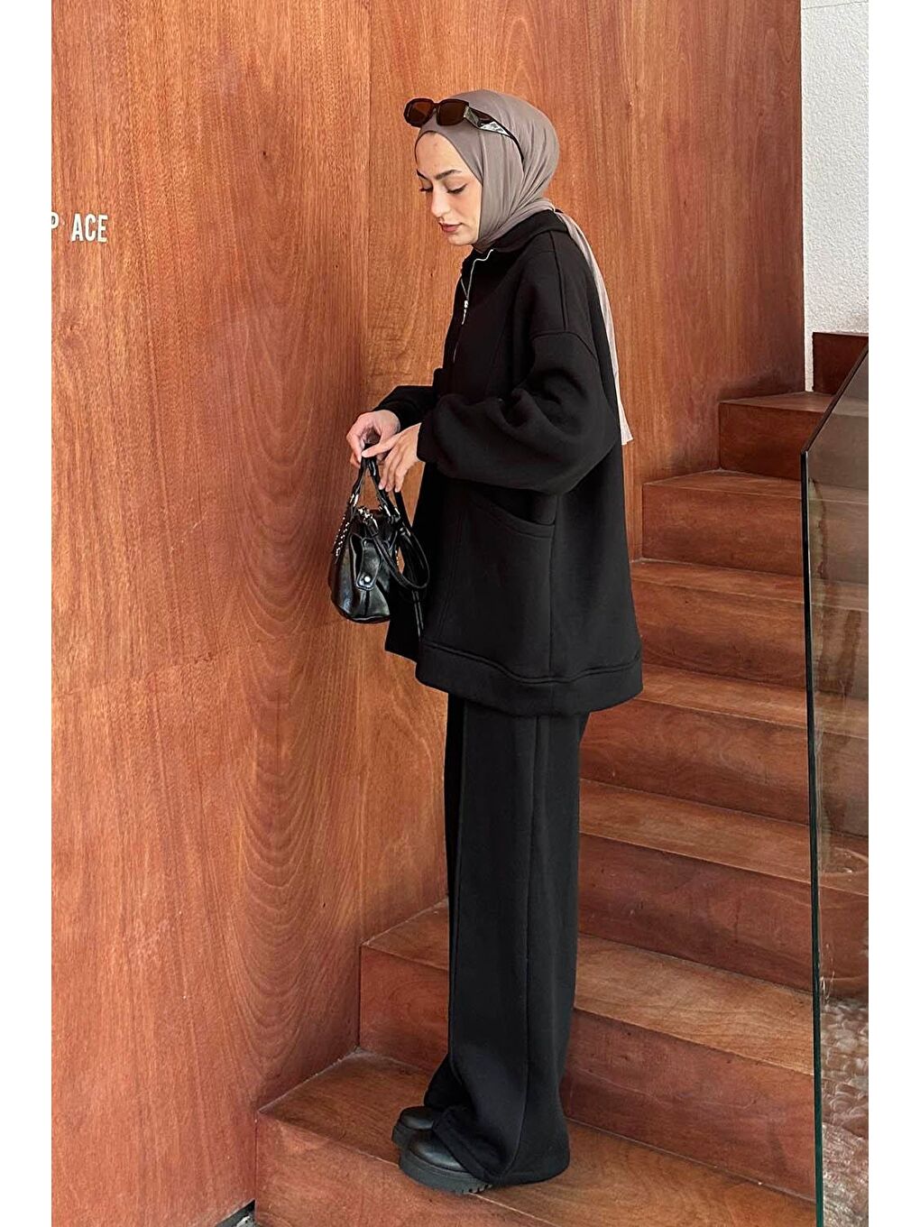 Yarım Fermuarlı Üç İplik Tesettür Takım Siyah-1