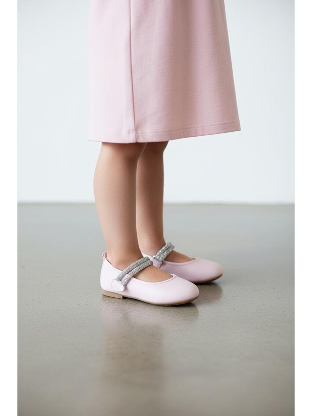 Beyaz Kız Çocuk Taşlı Kalpli Babet