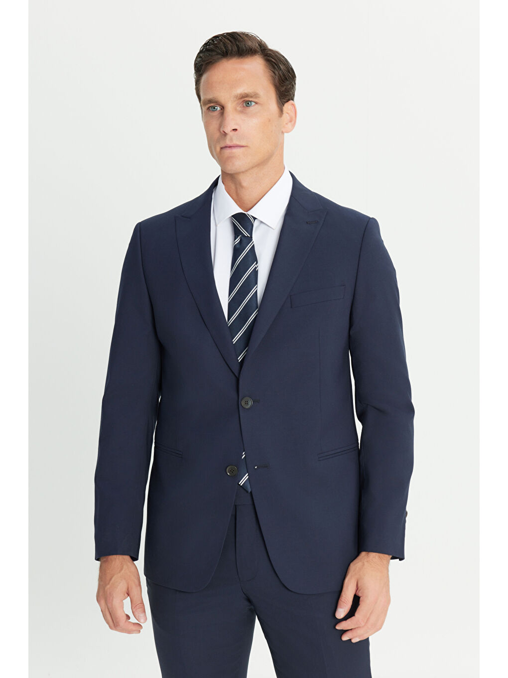 Erkek Lacivert Su Geçirmez Ekstra Slim Fit Kırlangıç Yaka Yünlü Nano Takım Elbise