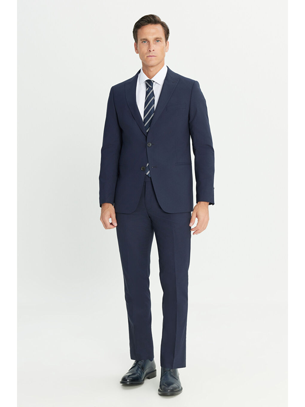 Erkek Lacivert Su Geçirmez Ekstra Slim Fit Kırlangıç Yaka Yünlü Nano Takım Elbise-1