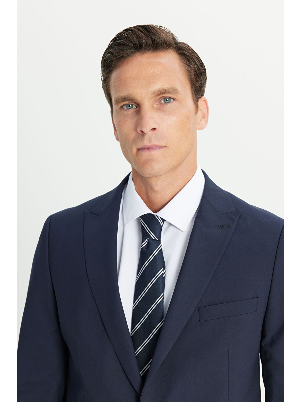 Erkek Lacivert Su Geçirmez Ekstra Slim Fit Kırlangıç Yaka Yünlü Nano Takım Elbise-3