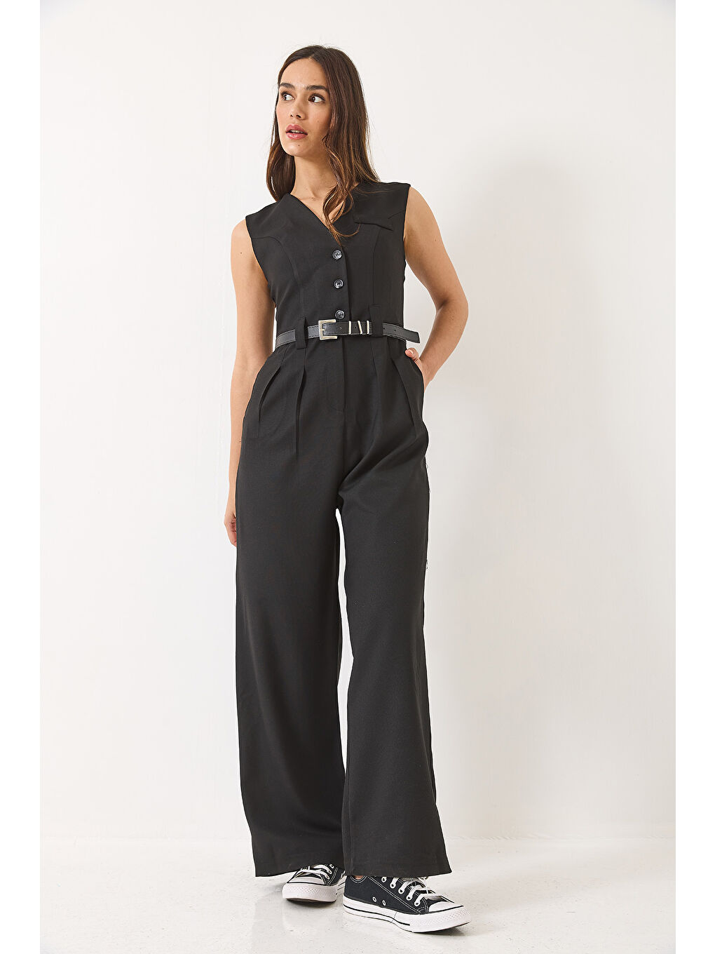 Siyah Kadın V Yaka Kemerli Cepli Geniş Paça Tulum-1