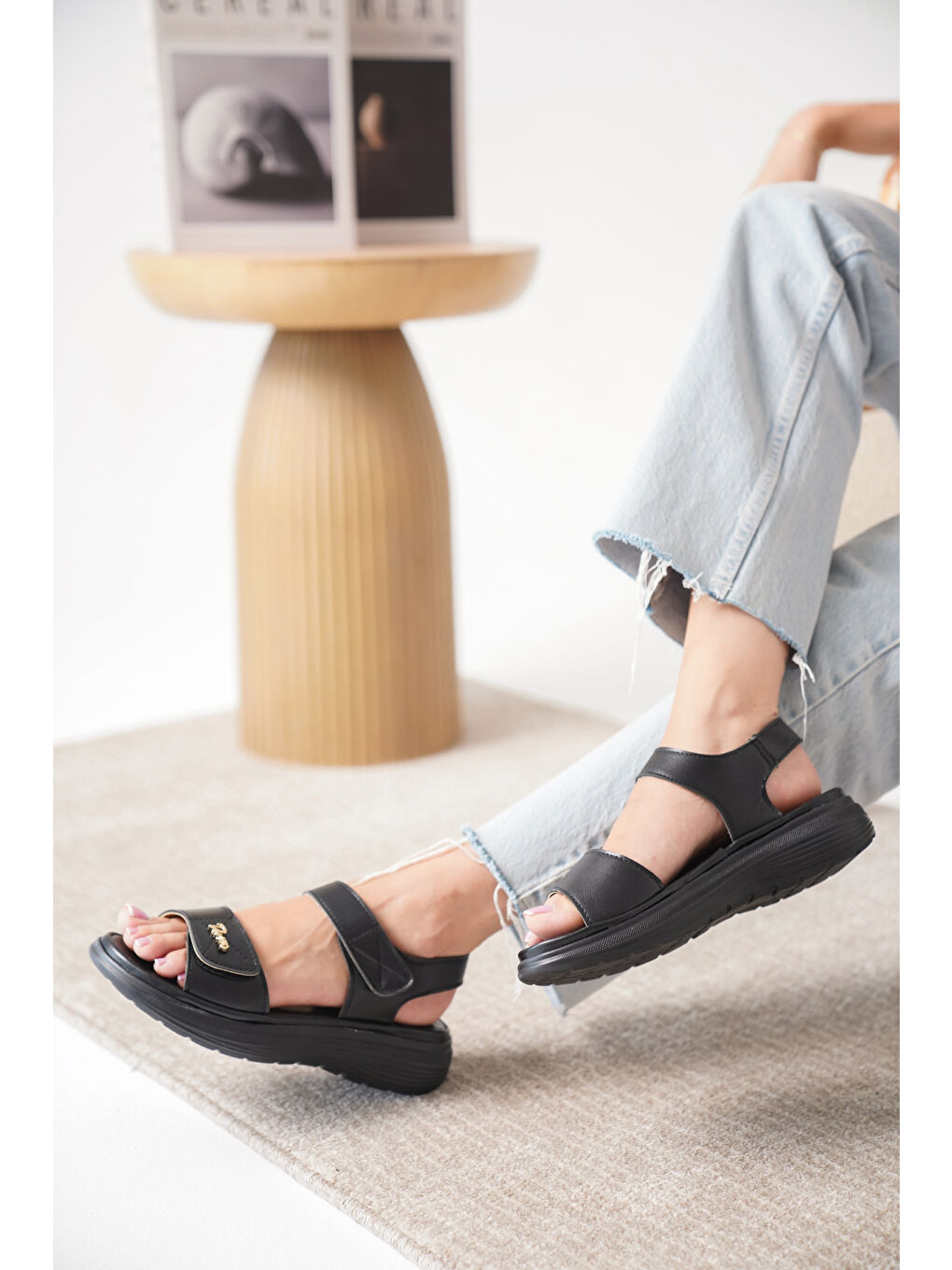 Siyah D685 Günlük Ortopedik Kadın Sandalet-2