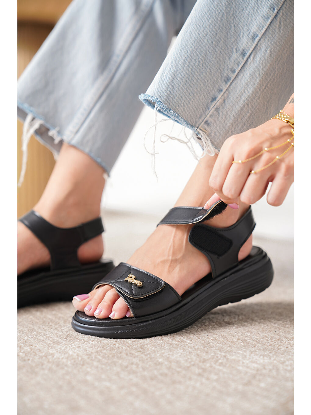 Siyah D685 Günlük Ortopedik Kadın Sandalet-3
