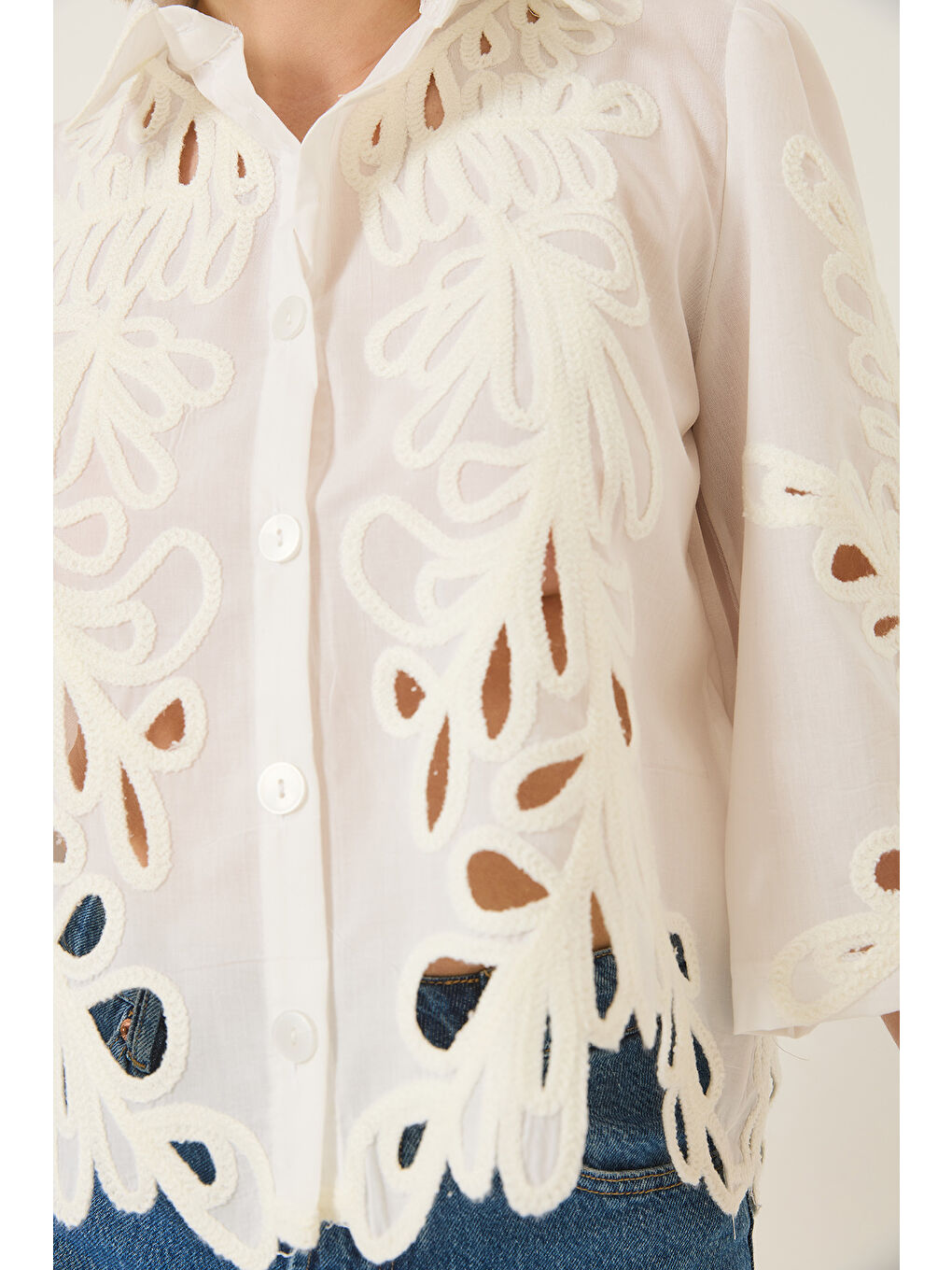 Ekru Kadın Süzene Nakış İşlemeli Ajurlu Pamuk Gömlek-4