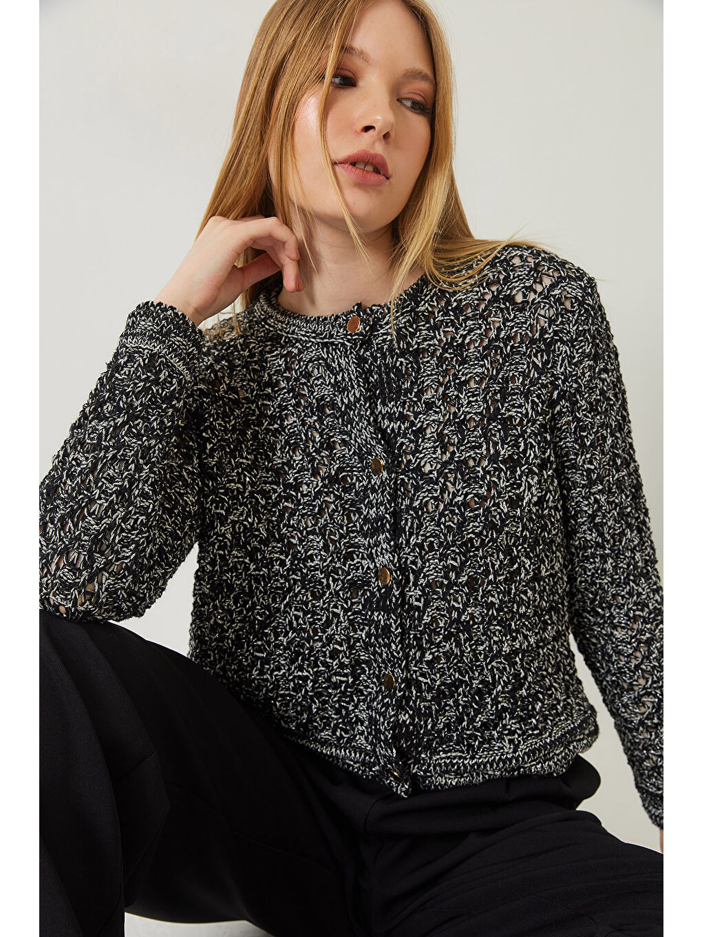 Siyah Kadın Ajurlu Simli Triko Hırka