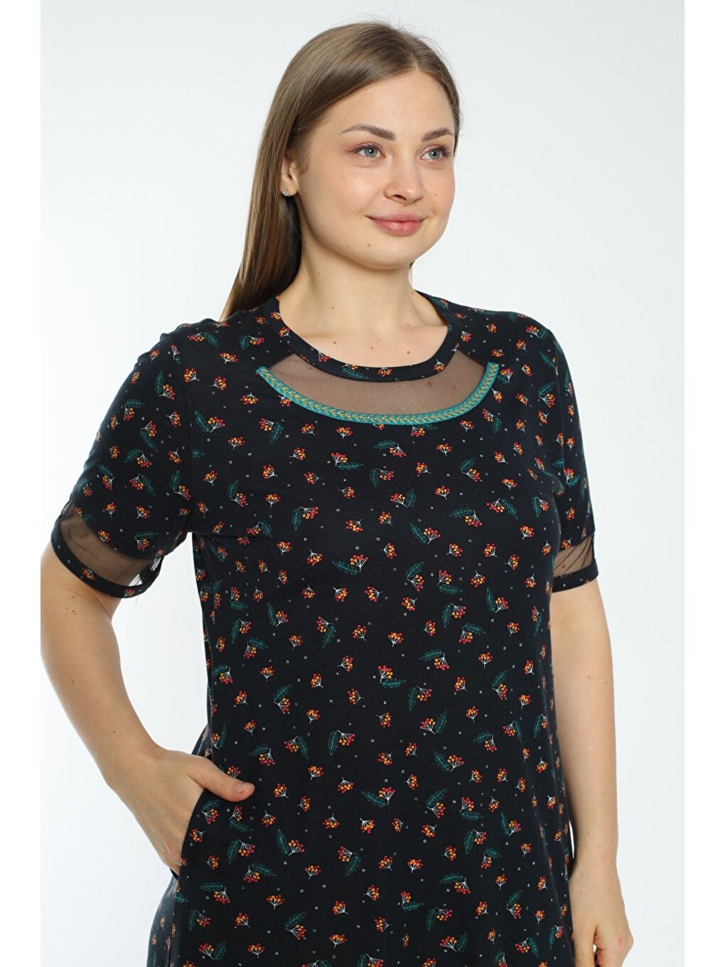 Siyah desenli kısa kollu tül detaylı büyük beden pamuklu elbise-2