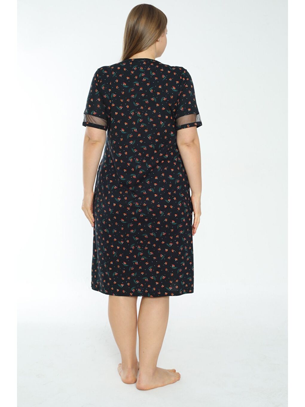 Siyah desenli kısa kollu tül detaylı büyük beden pamuklu elbise-3