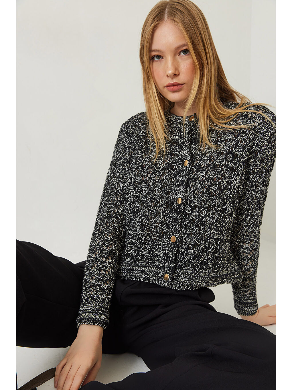 Siyah Kadın Ajurlu Simli Triko Hırka-3