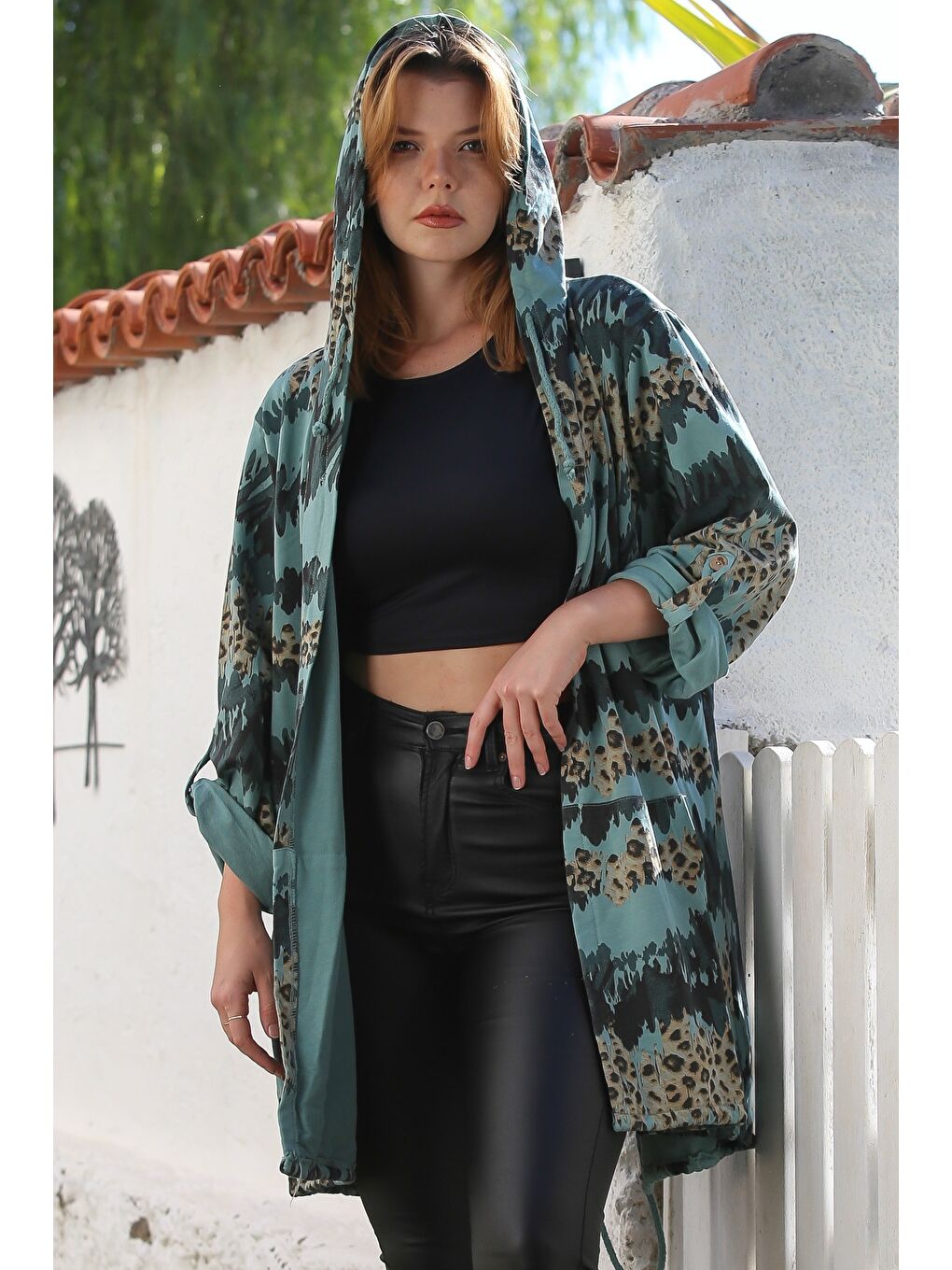 İtalyan Yeşil Kapüşonlu Düğmeli Uzun Kollu Leopar Desenli Cepli İnce Casual Dokuma Ceket 88 72