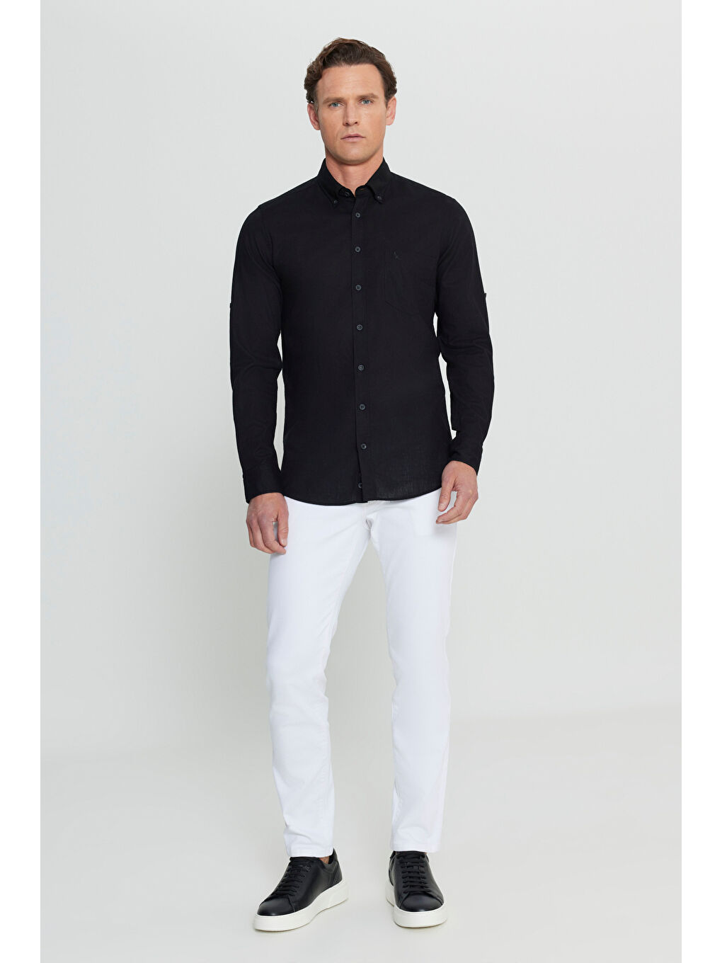 Erkek Siyah %100 Keten Comfort Fit Rahat Kesim Düğmeli Yaka Gömlek-1