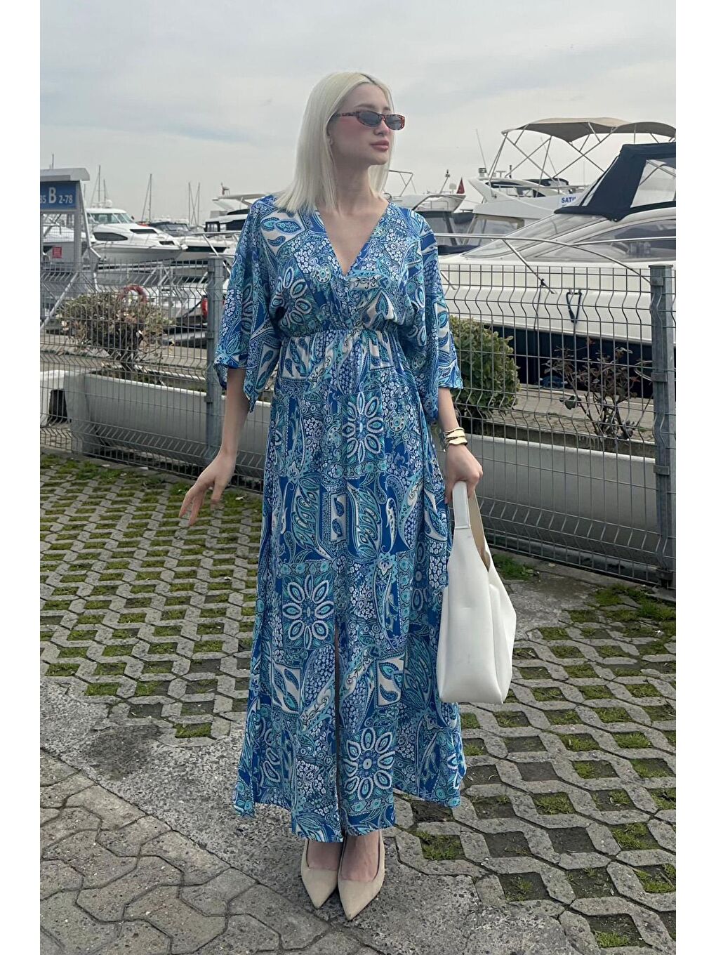 Mavi Saks Desenli Yırtmaç Detaylı Uzun Elbise Mg2325-1