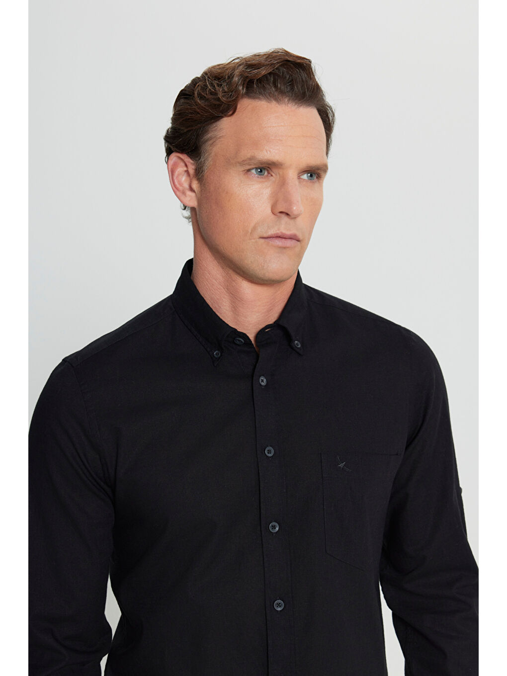 Erkek Siyah %100 Keten Comfort Fit Rahat Kesim Düğmeli Yaka Gömlek-3