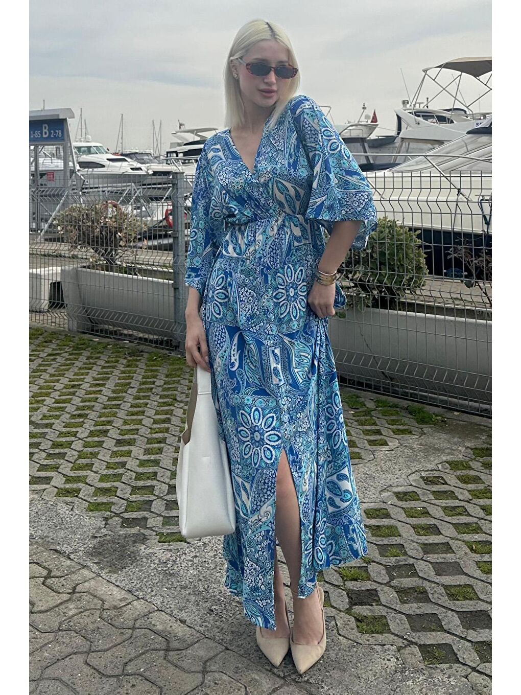 Mavi Saks Desenli Yırtmaç Detaylı Uzun Elbise Mg2325-3