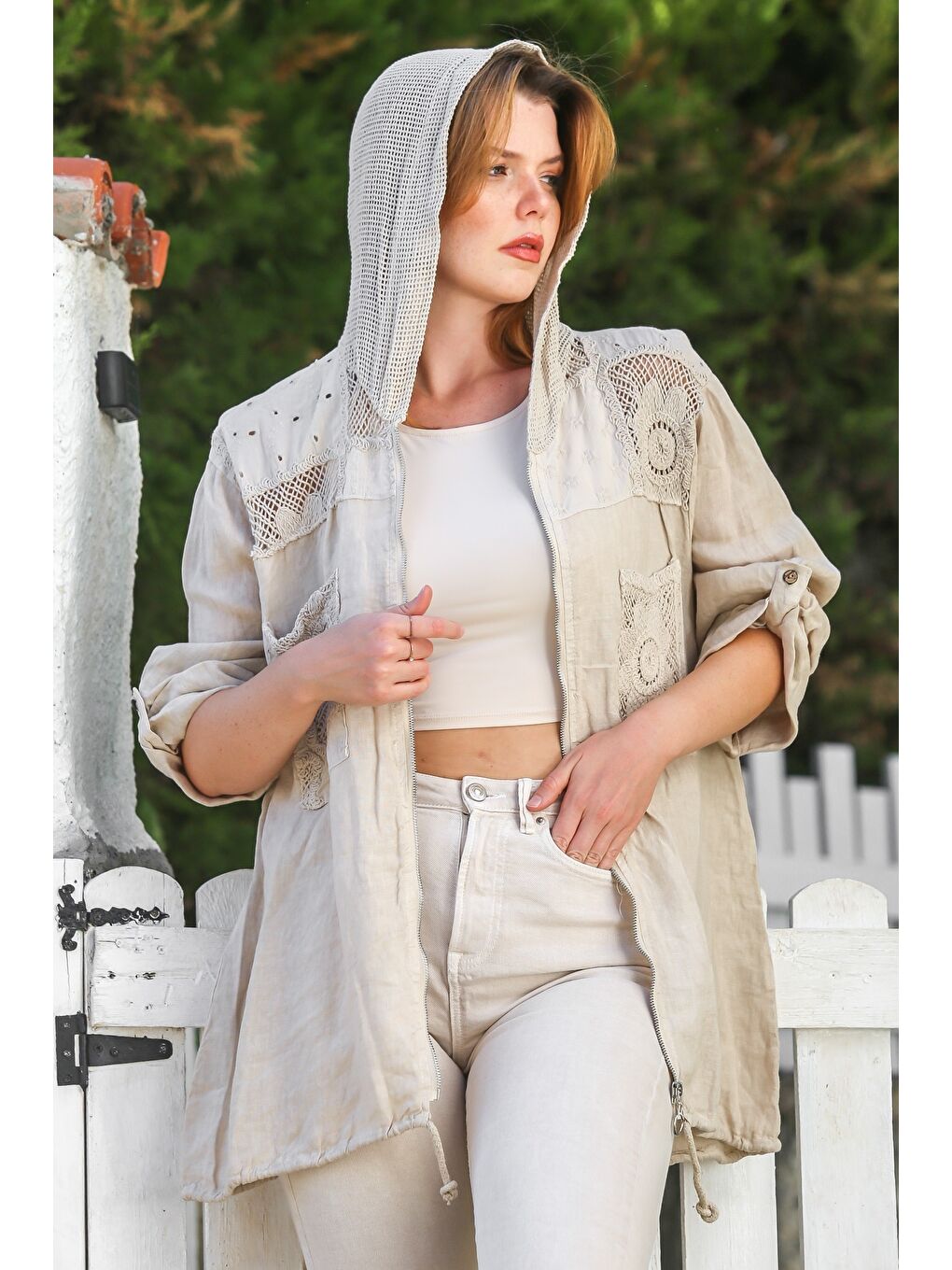 İtalyan Bej Kapüşonlu Düğmeli Uzun Kollu Fermuarlı Cepli File Detaylı Keten Dokuma Ceket 75 65