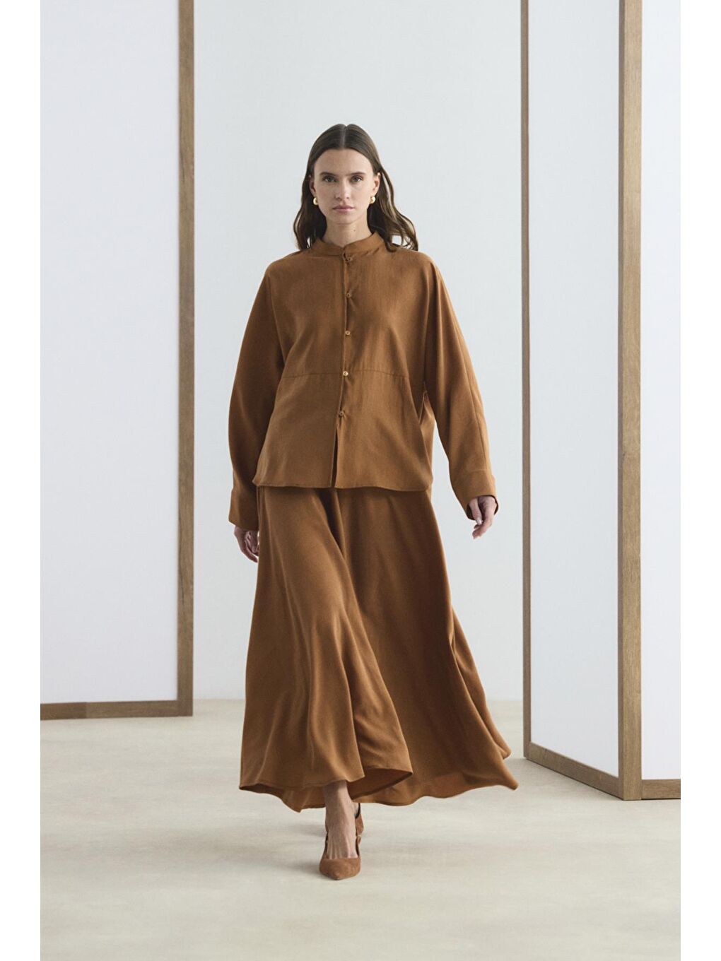 Kahverengi Hakim Yaka Gömlek Etek Takım Kiremit