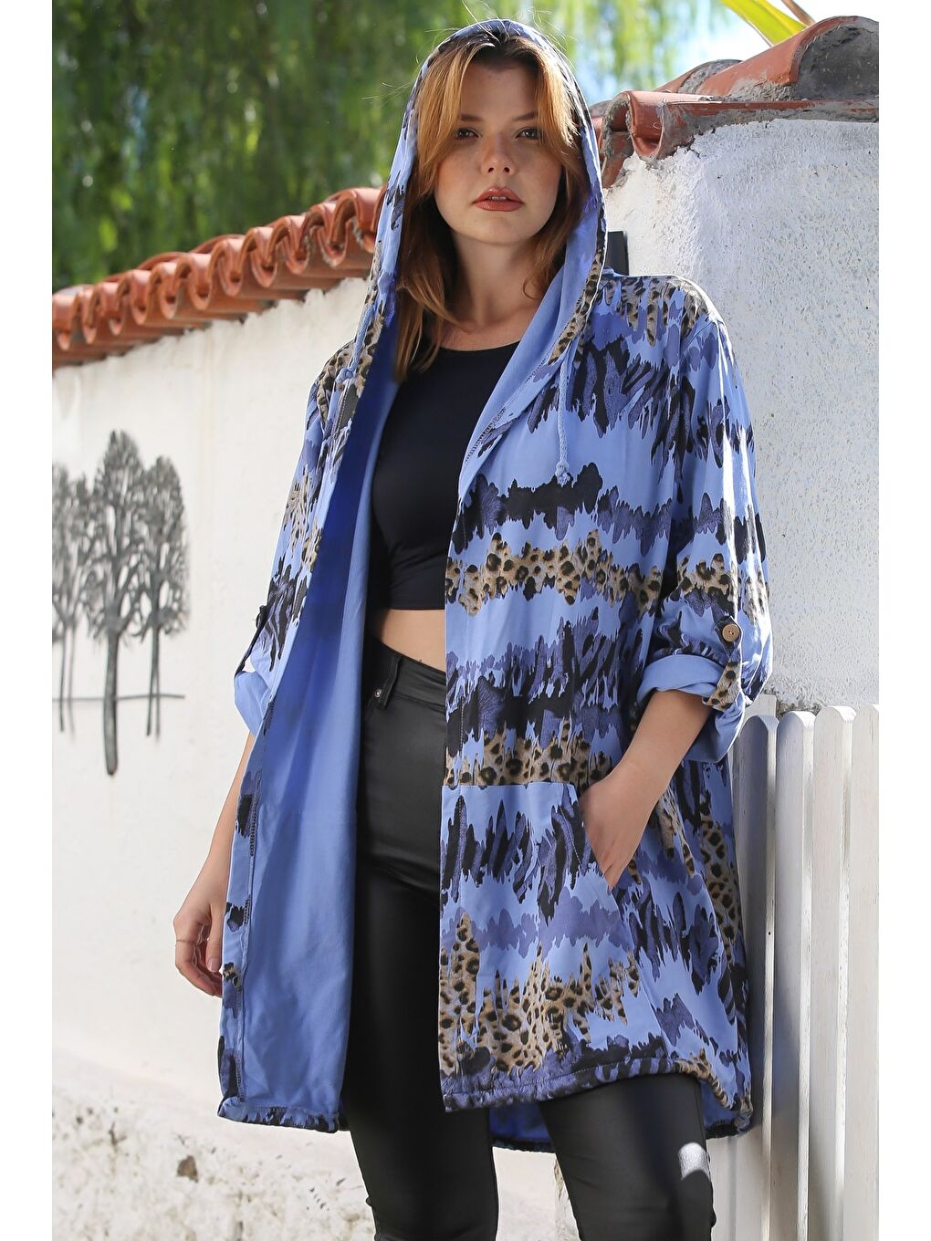 İtalyan Lavanta Mavisi Kapüşonlu Düğmeli Uzun Kollu Leopar Desenli Cepli İnce Dokuma Ceket 88 72-4