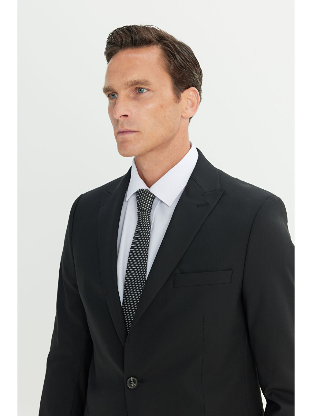 Erkek Siyah Su Geçirmez Ekstra Slim Fit Kırlangıç Yaka Yünlü Nano Takım Elbise-4