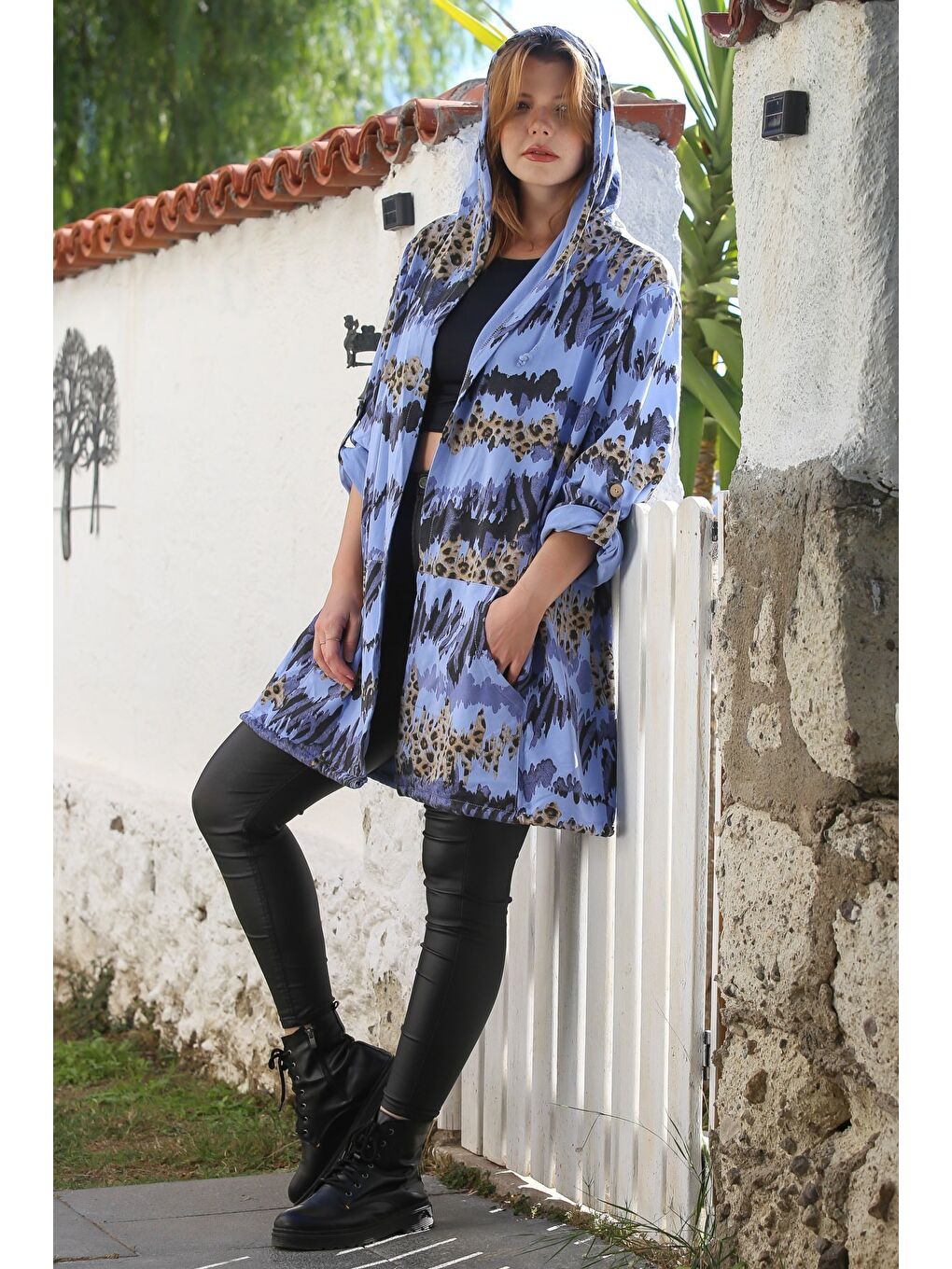 İtalyan Lavanta Mavisi Kapüşonlu Düğmeli Uzun Kollu Leopar Desenli Cepli İnce Dokuma Ceket 88 72-6