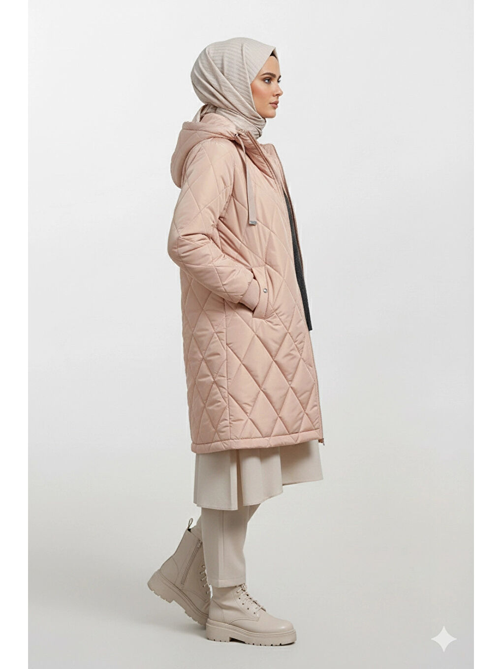 Ekru Kadın Krem Uzun Kapitone Astarlı Şişme Tesettür Mont HZL25W-BD151381-1