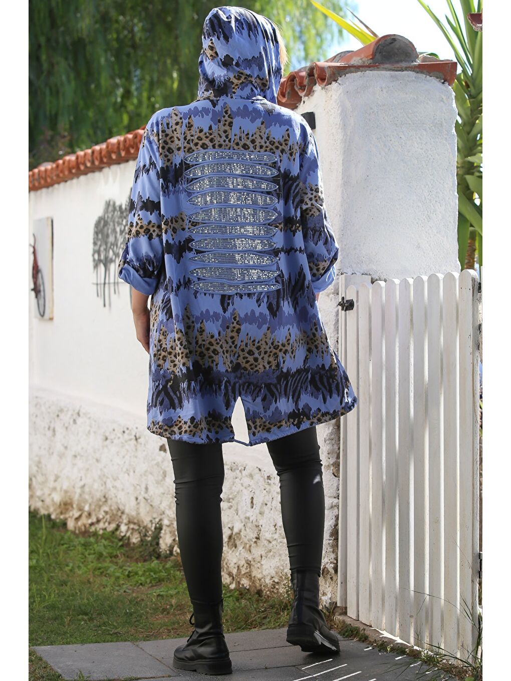 İtalyan Lavanta Mavisi Kapüşonlu Düğmeli Uzun Kollu Leopar Desenli Cepli İnce Dokuma Ceket 88 72-7