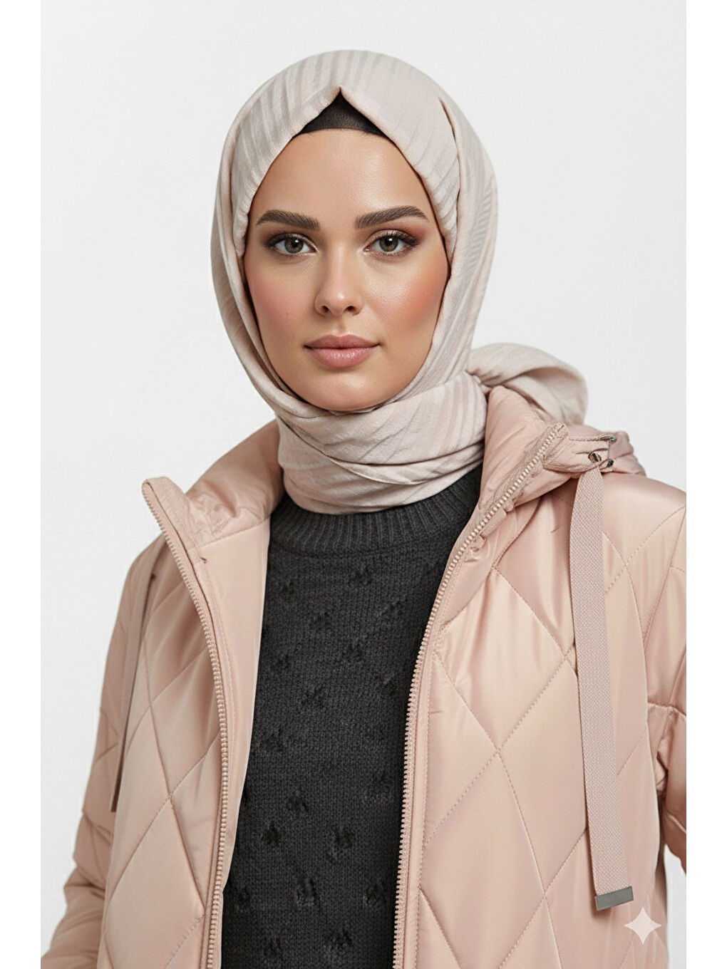 Ekru Kadın Krem Uzun Kapitone Astarlı Şişme Tesettür Mont HZL25W-BD151381-3