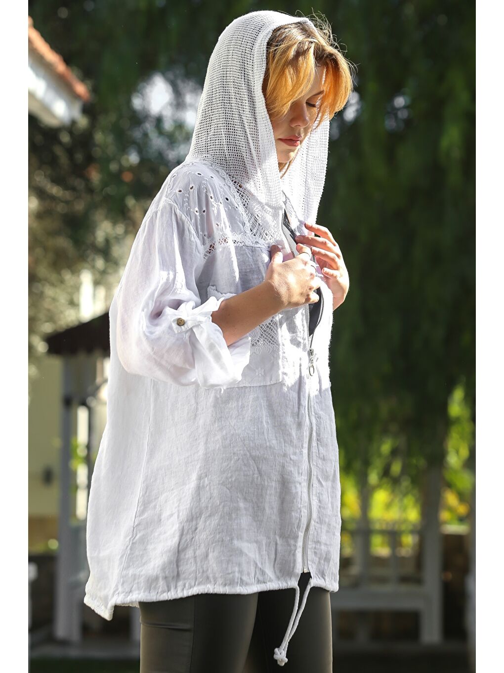 İtalyan Beyaz Kapüşonlu Düğmeli Uzun Kollu Fermuarlı Cepli File Detaylı Keten Dokuma Ceket 75 65-1