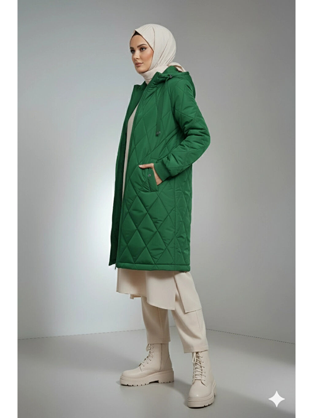 Kadın Zümrüt Yeşil Uzun Kapitone Astarlı Şişme Tesettür Mont HZL25W-BD151381-1