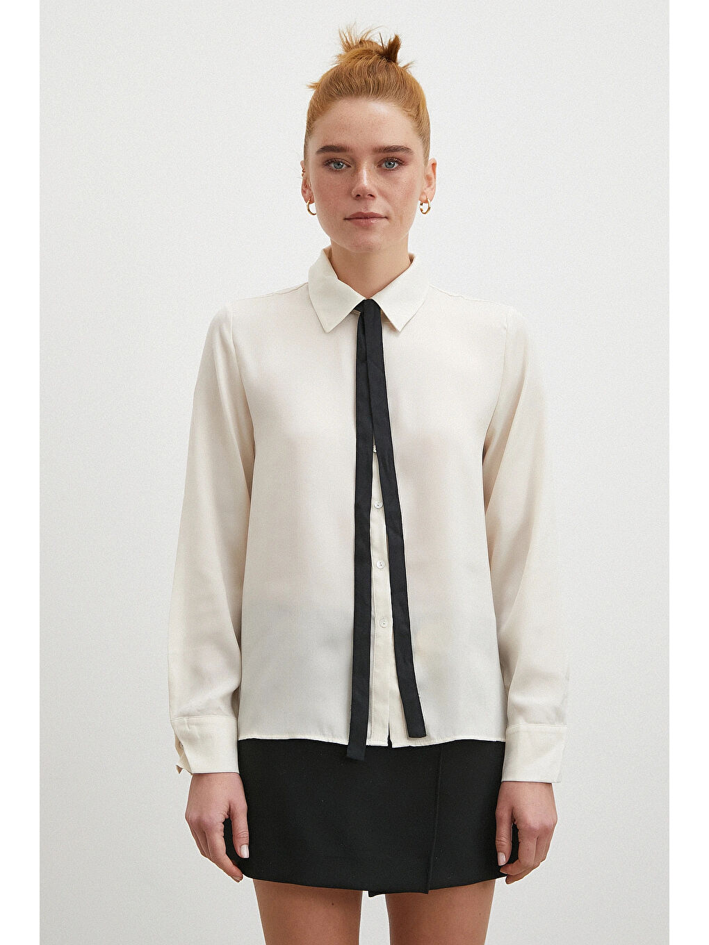 Yaka Bağlamalı Saten Gömlek Ekru-4