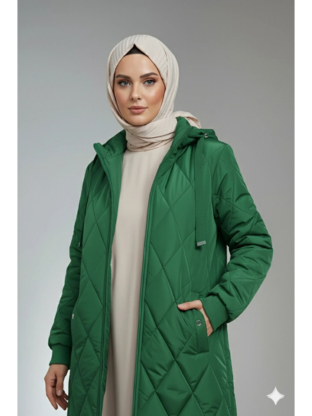 Kadın Zümrüt Yeşil Uzun Kapitone Astarlı Şişme Tesettür Mont HZL25W-BD151381-2