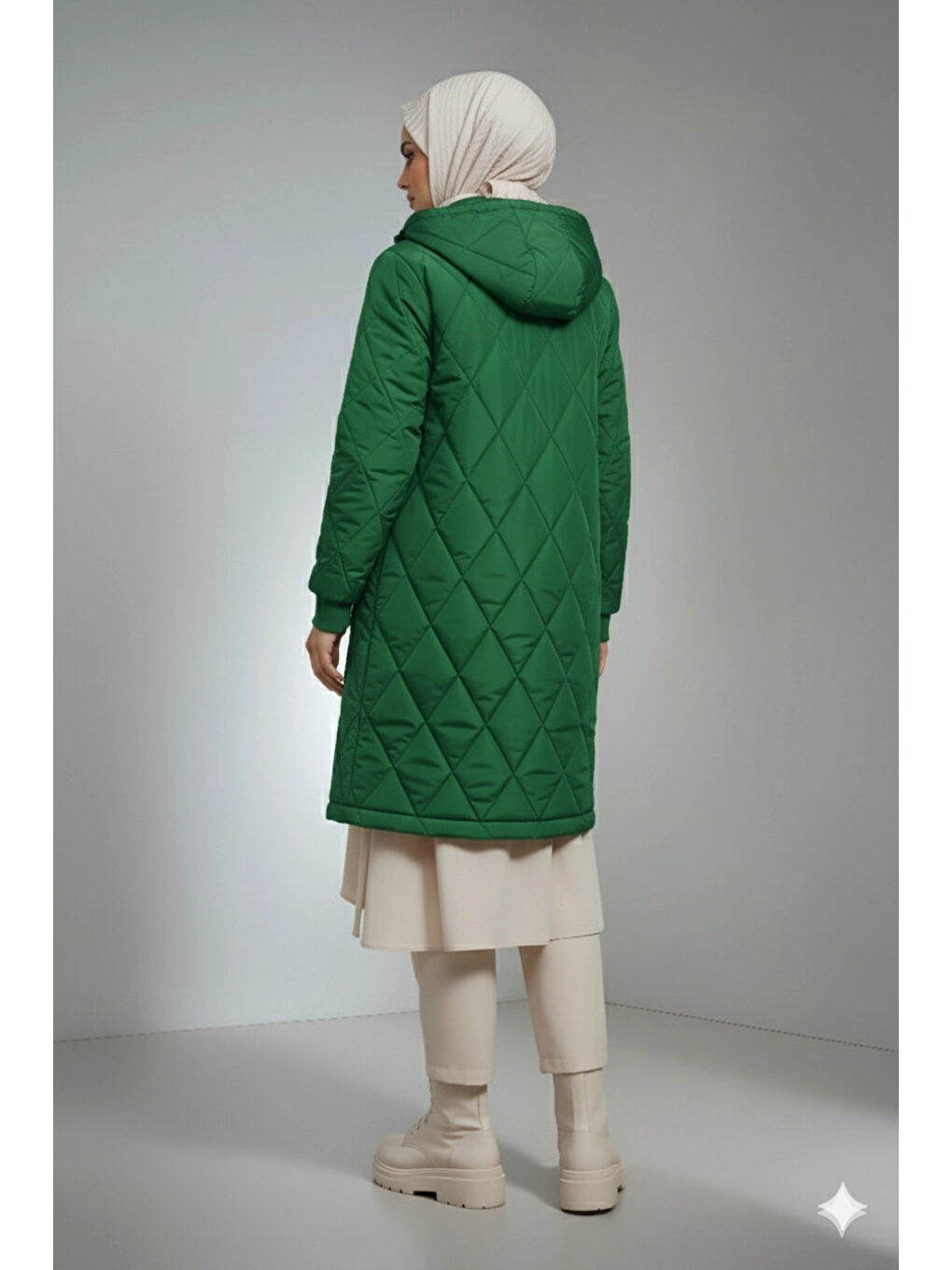 Kadın Zümrüt Yeşil Uzun Kapitone Astarlı Şişme Tesettür Mont HZL25W-BD151381-3