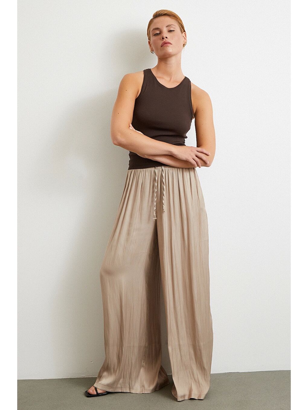 Beli Lastikli Geniş Paça Büzgülü Pantolon Bej-2