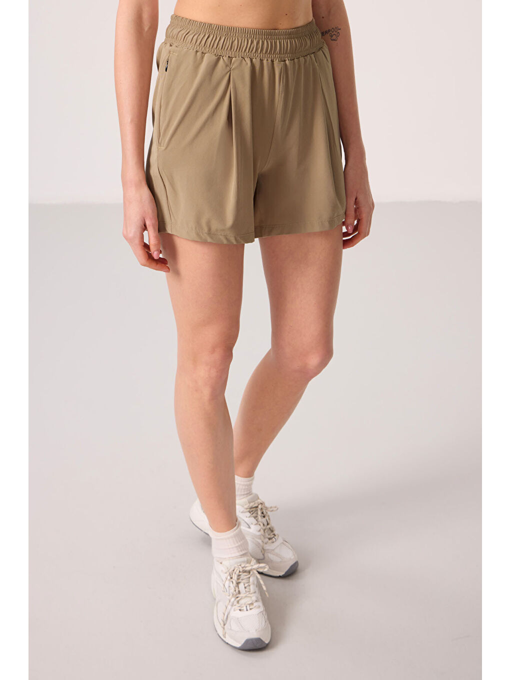 Bej Polyester Gizli Cep Fermuarlı Rahat Form Kadın Şort - 91014-7