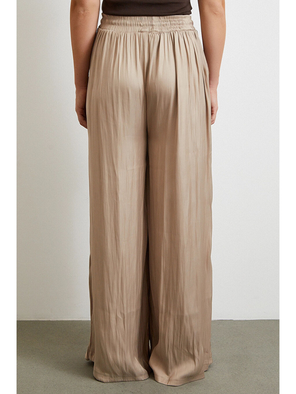 Beli Lastikli Geniş Paça Büzgülü Pantolon Bej-5