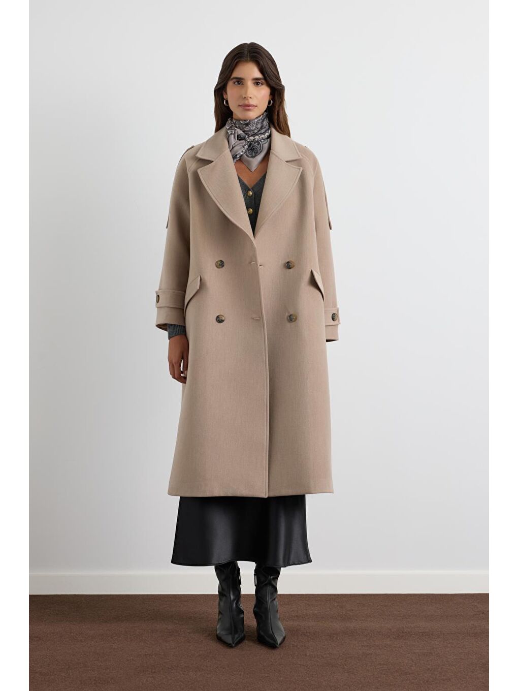 Bej Kruvaze Yaka Apolet Detaylı Kaşe Kaban Vizon-1