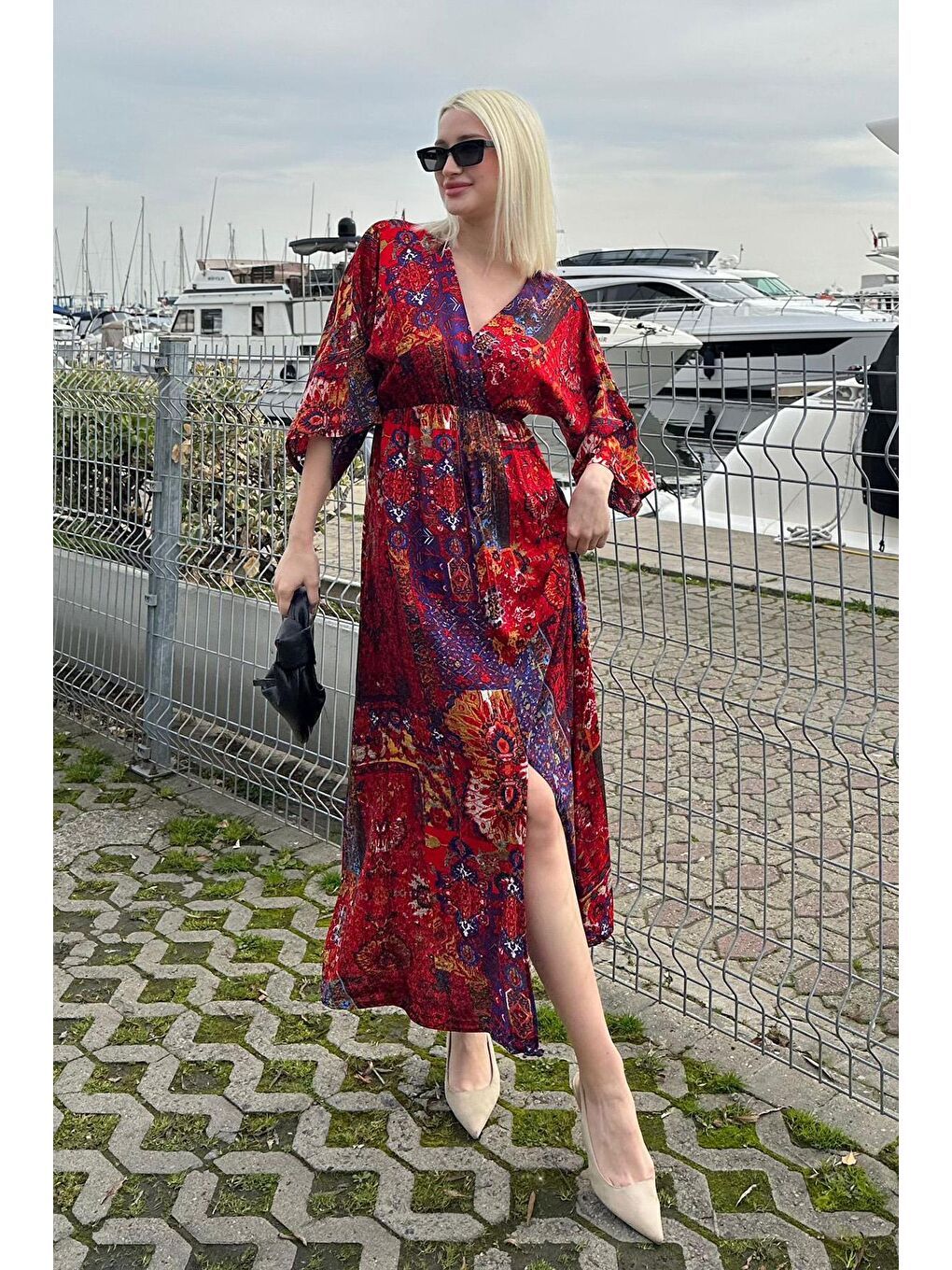 Kırmızı Desenli Yırtmaç Detaylı Uzun Elbise Mg2325-2