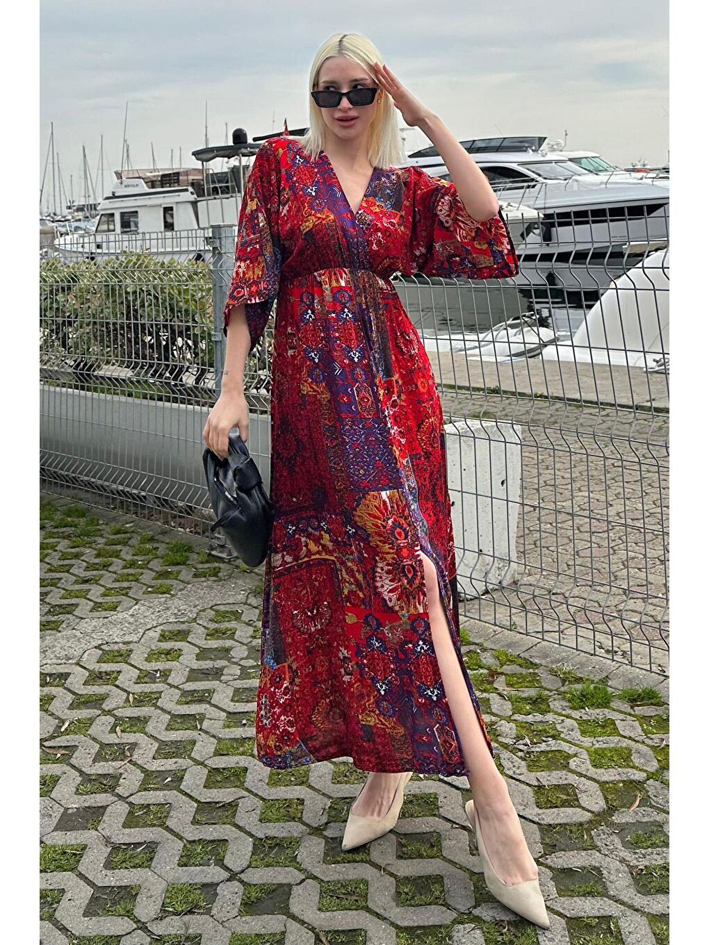 Kırmızı Desenli Yırtmaç Detaylı Uzun Elbise Mg2325-3