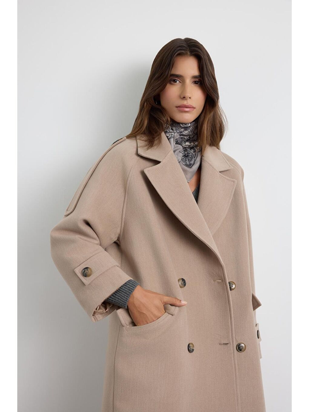 Bej Kruvaze Yaka Apolet Detaylı Kaşe Kaban Vizon-4