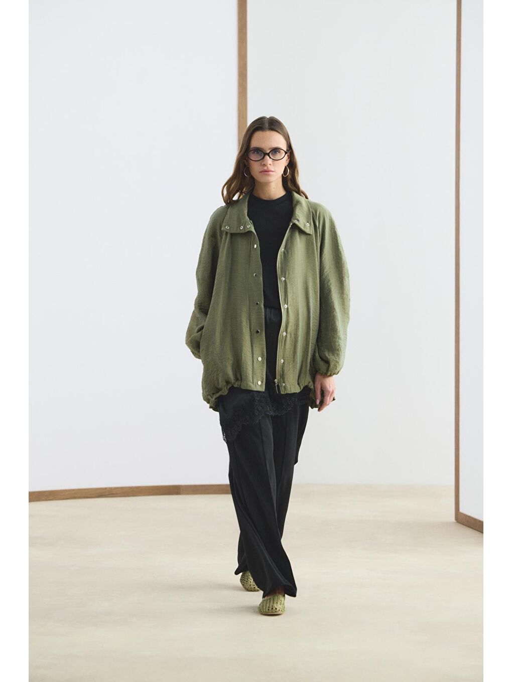 Yeşil Dik Yaka Büzgülü Bomber Ceket Zeytin