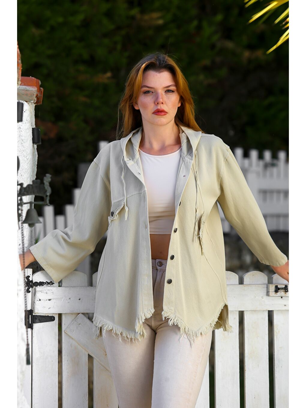 Bej Kapüşonlu Uzun Kol File Detaylı Etek Ucu Püskül Kesimli Casual Gabardin Dokuma Ceket 64 65-2