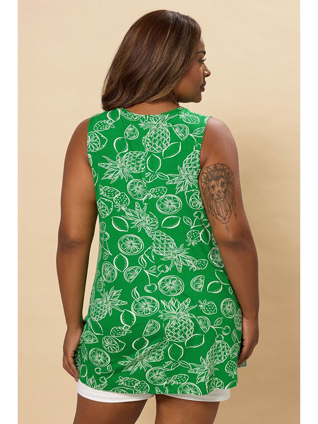 Yeşil Büyük Beden V Yaka Sıfır Kol Çiçek Desenli T-shirt 304169-3