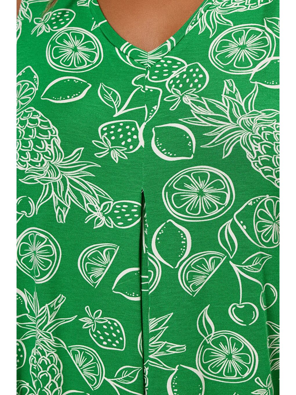 Yeşil Büyük Beden V Yaka Sıfır Kol Çiçek Desenli T-shirt 304169-4
