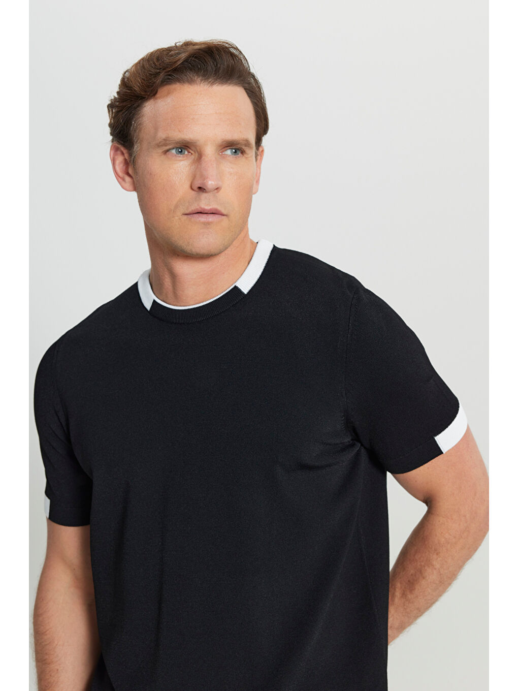 Erkek Siyah Standart Fit Normal Kesim Bisiklet Yaka Triko Tişört-3