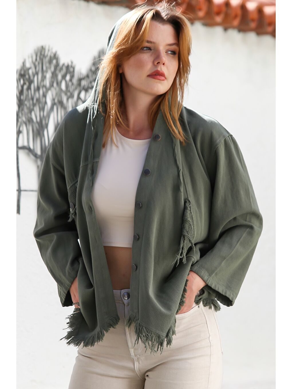 Haki Kapüşonlu Uzun Kol File Detaylı Etek Ucu Püskül Kesimli Casual Gabardin Dokuma Ceket 64 65-1