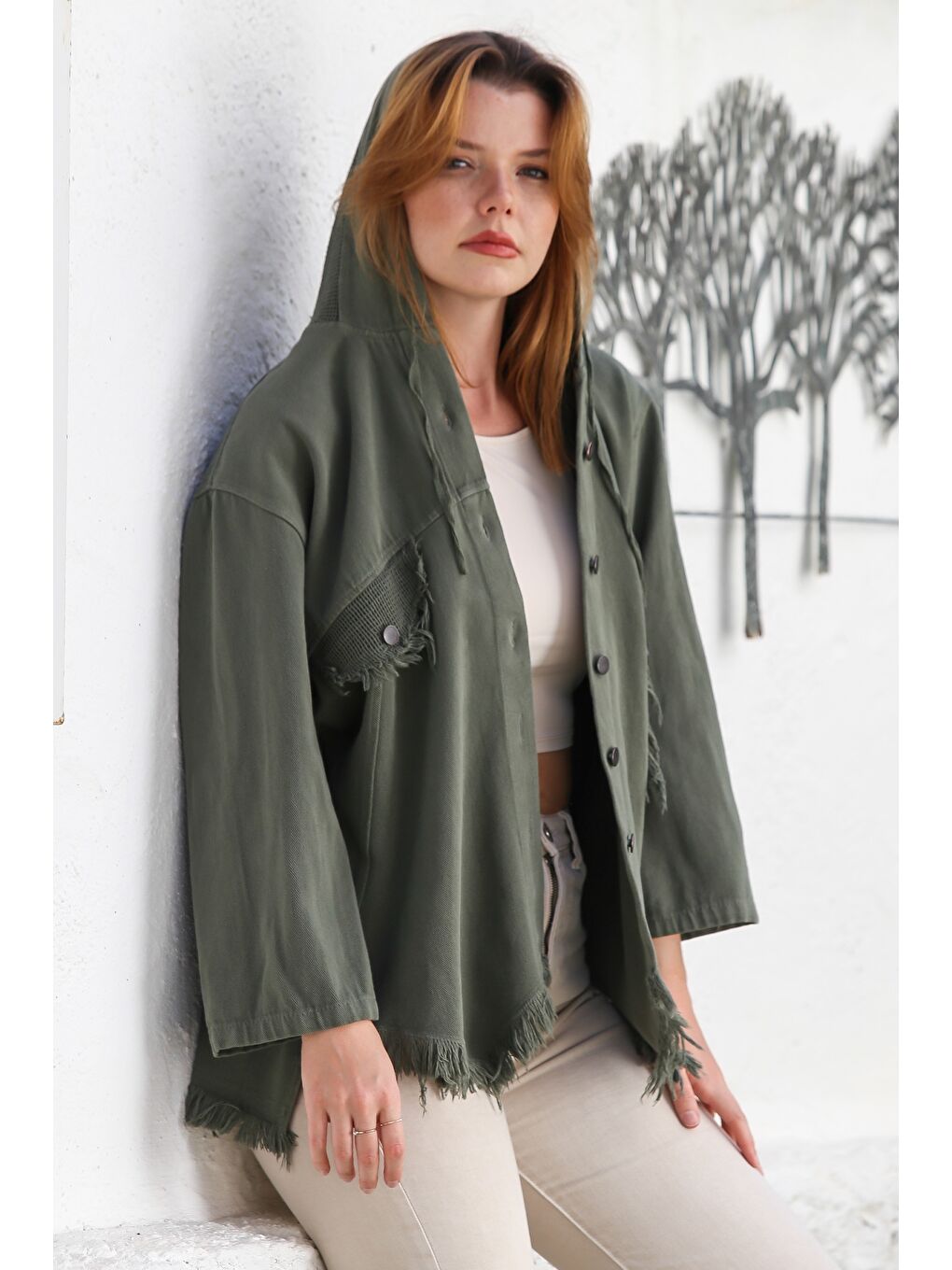 Haki Kapüşonlu Uzun Kol File Detaylı Etek Ucu Püskül Kesimli Casual Gabardin Dokuma Ceket 64 65-4