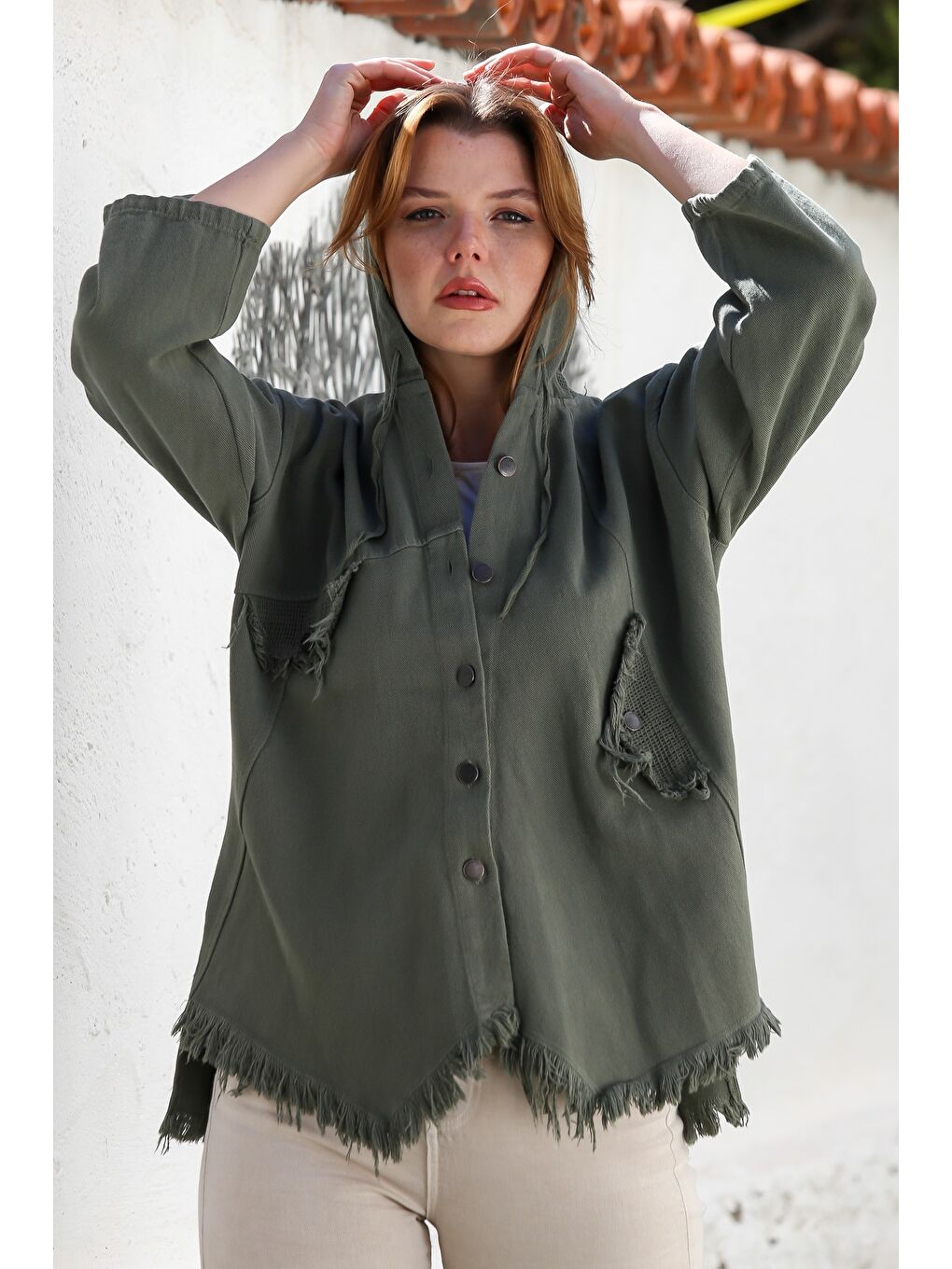 Haki Kapüşonlu Uzun Kol File Detaylı Etek Ucu Püskül Kesimli Casual Gabardin Dokuma Ceket 64 65-5