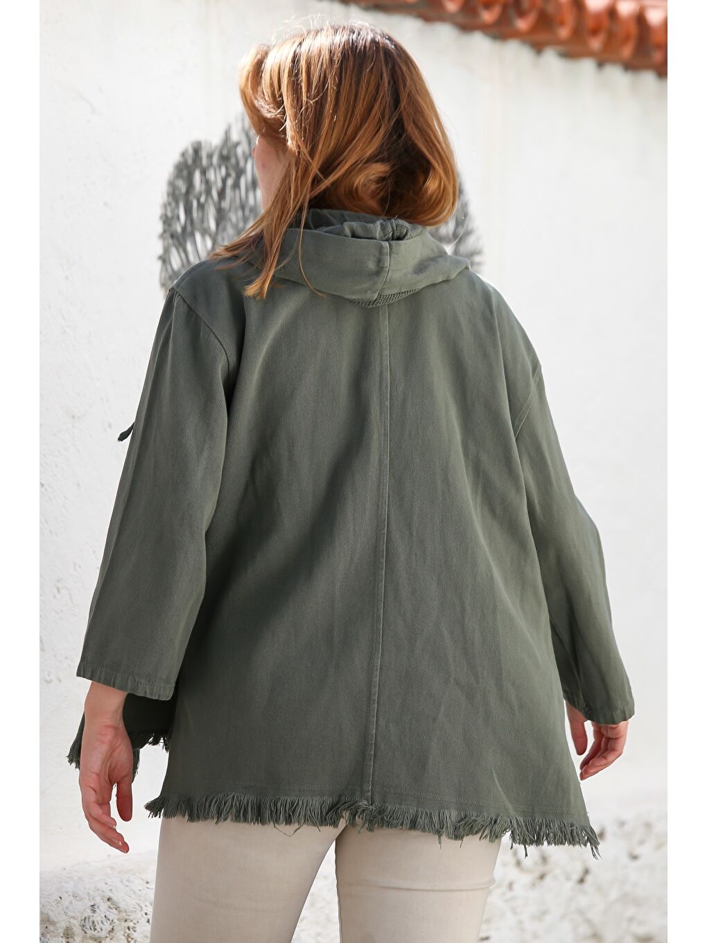 Haki Kapüşonlu Uzun Kol File Detaylı Etek Ucu Püskül Kesimli Casual Gabardin Dokuma Ceket 64 65-7