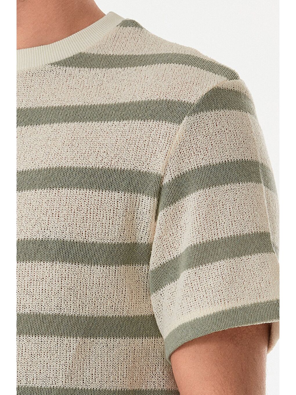 Turkuaz Çizgili Ajurlu Bisiklet Yaka Triko Tişört-4